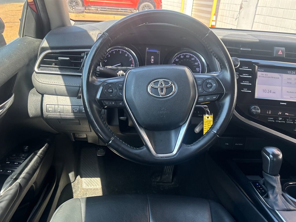 Used 2020 Toyota Camry SE FWD image 2