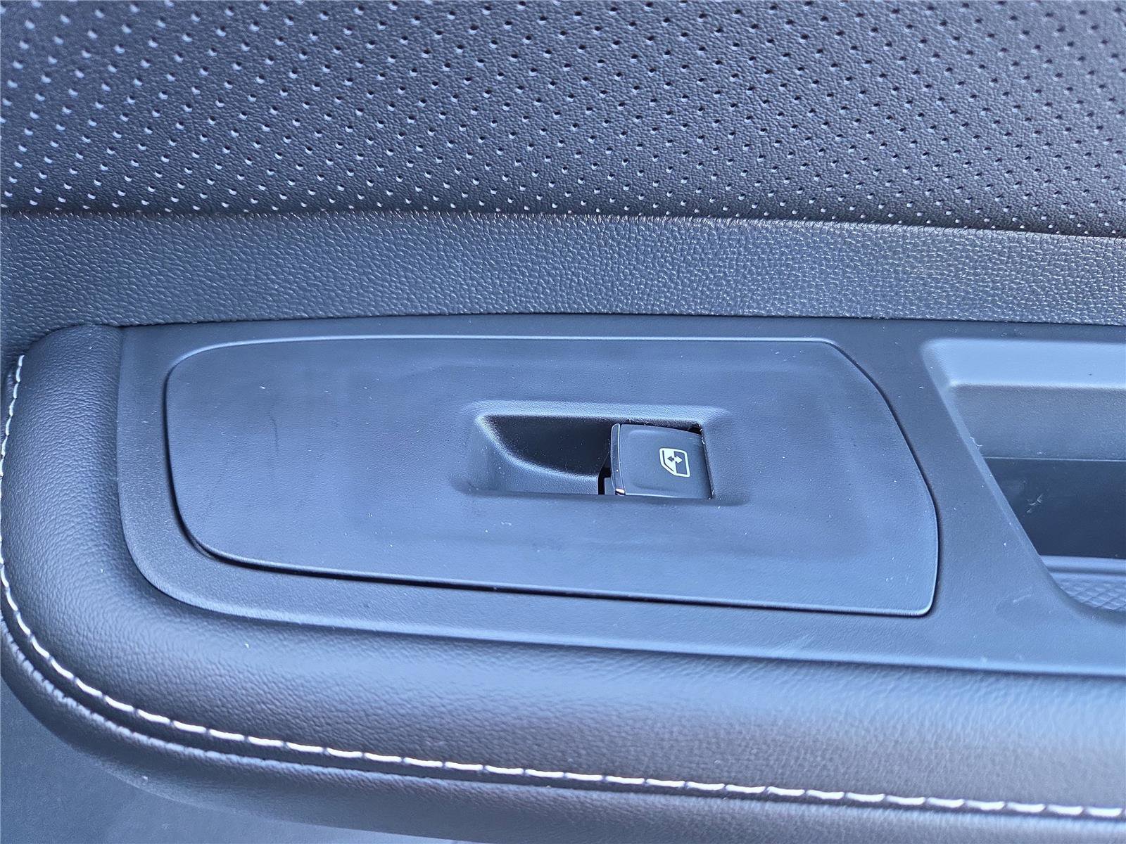 New 2026 Volkswagen Atlas Cross Sport SE image 33