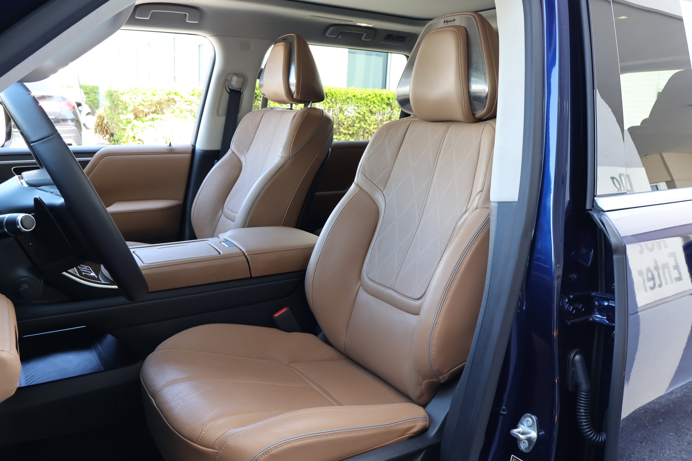 Certified 2025 INFINITI QX80 Sensory w/ Premium Cargo Package image 2