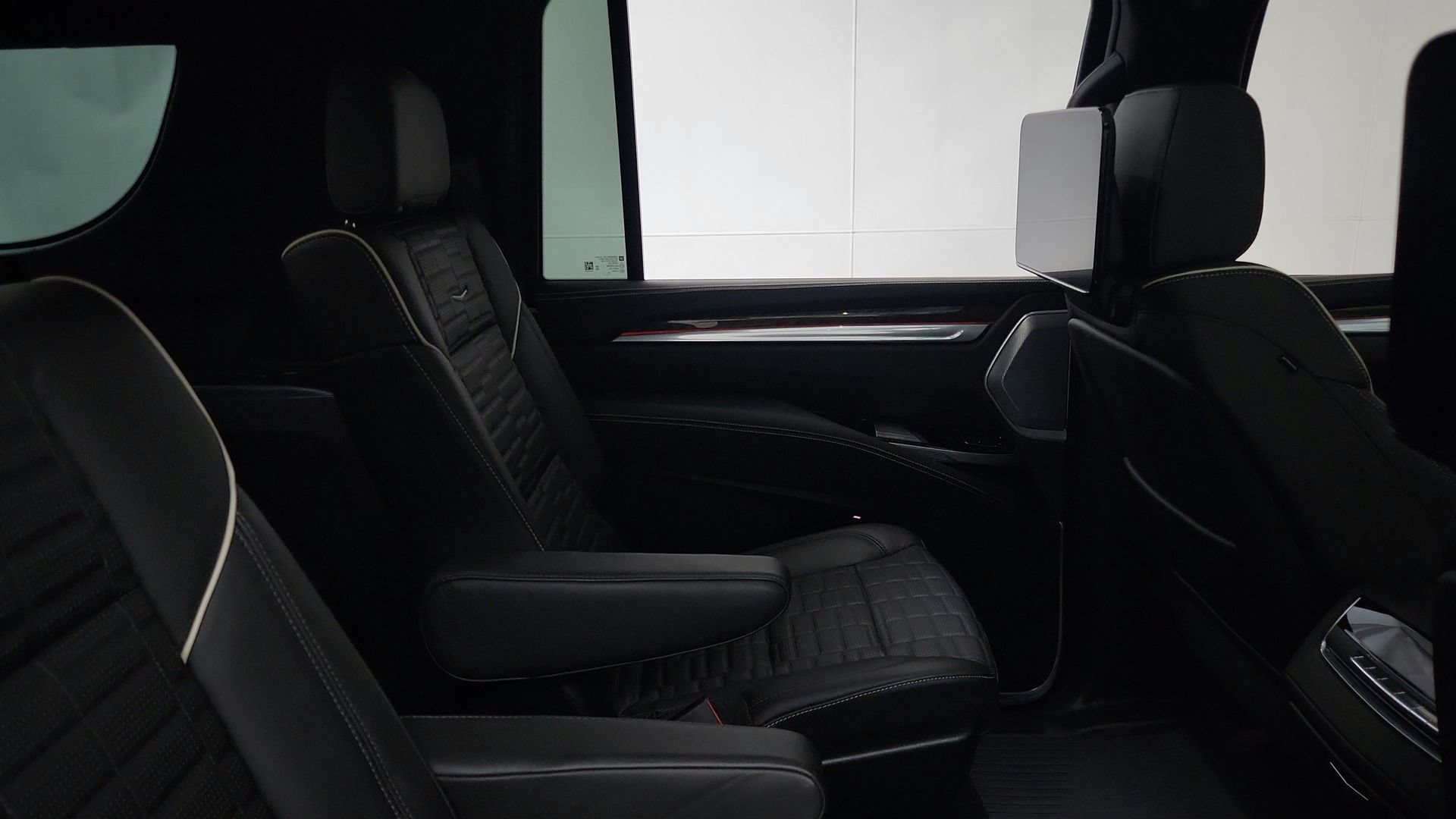 Certified 2025 Cadillac Escalade ESV Sport Platinum AWD/4WD image 25