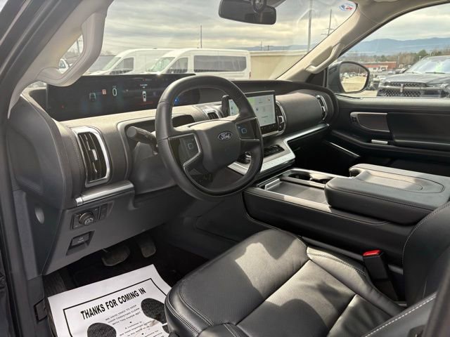 Used 2025 Ford Expedition Platinum image 3