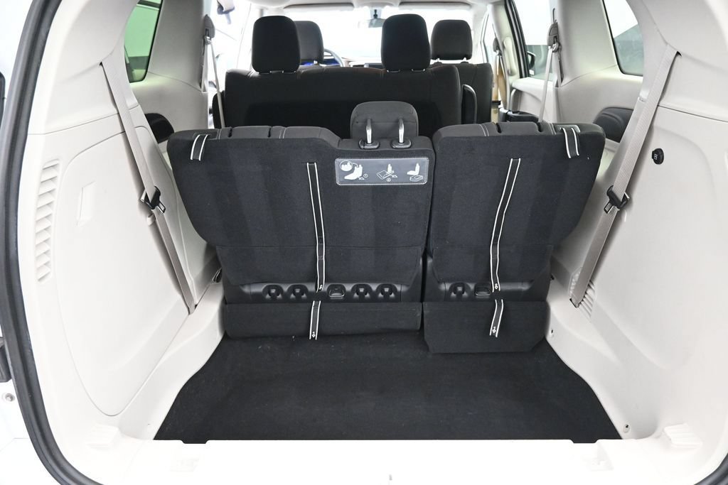Used 2020 Chrysler Voyager L FWD image 15