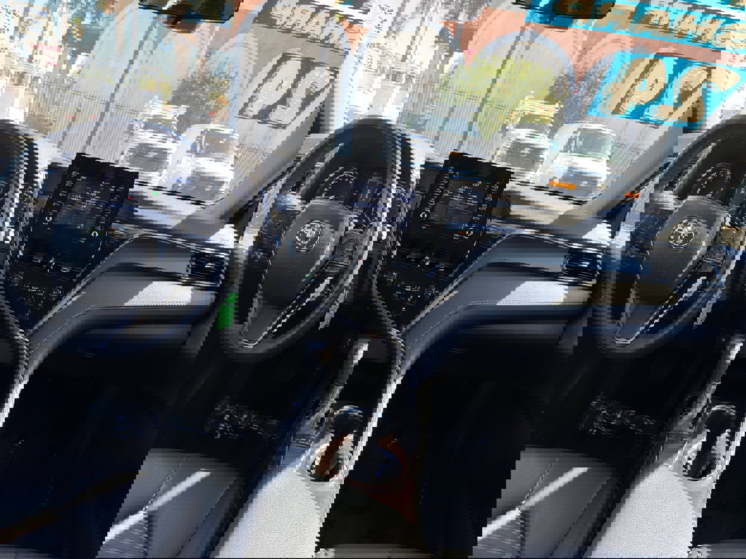 Used 2024 Toyota Camry SE image 19