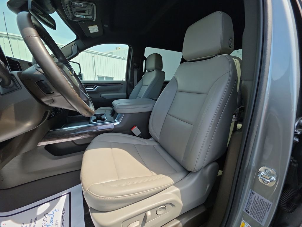 Used 2025 Chevrolet Silverado 2500 LTZ w/ LTZ Plus Package AWD/4WD image 11