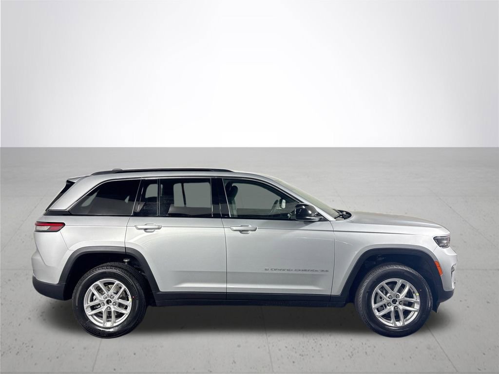 New 2026 Jeep Grand Cherokee Laredo w/ Trailer Tow Package AWD/4WD image 5
