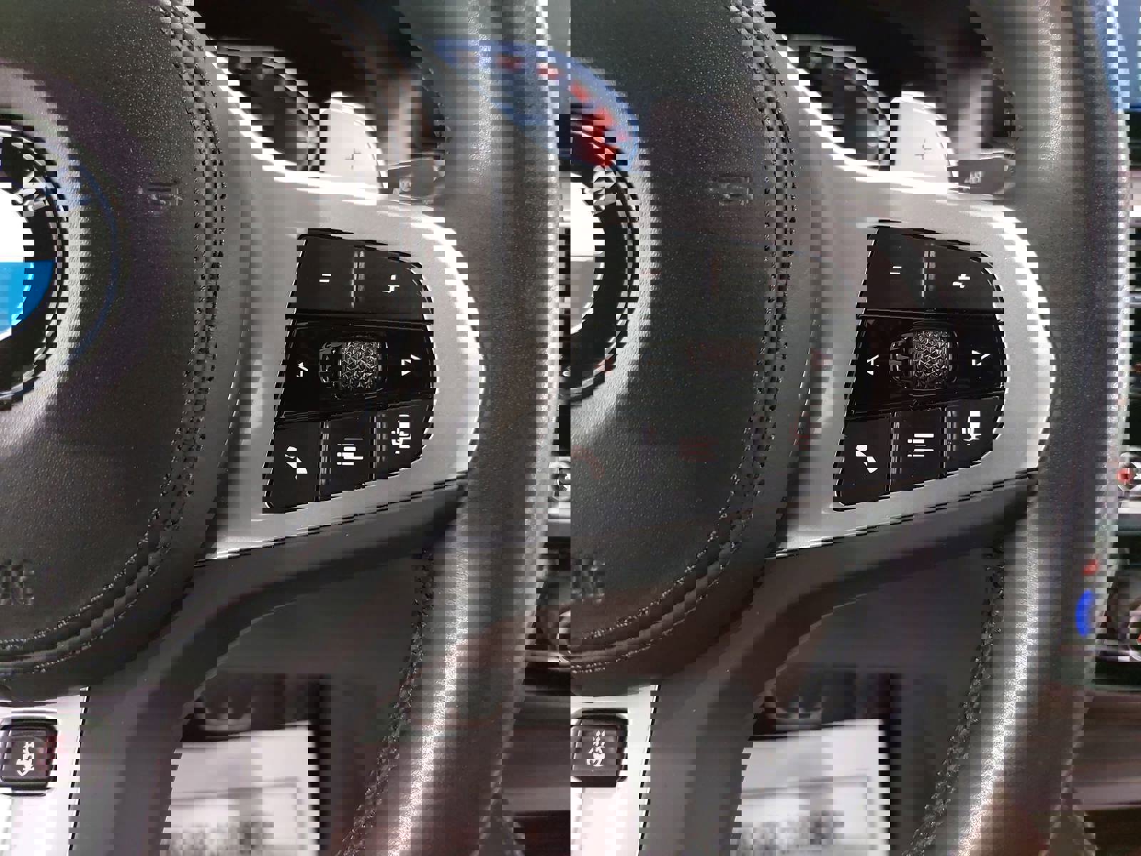 Used 2023 BMW 540i xDrive w/ M Sport Package image 19