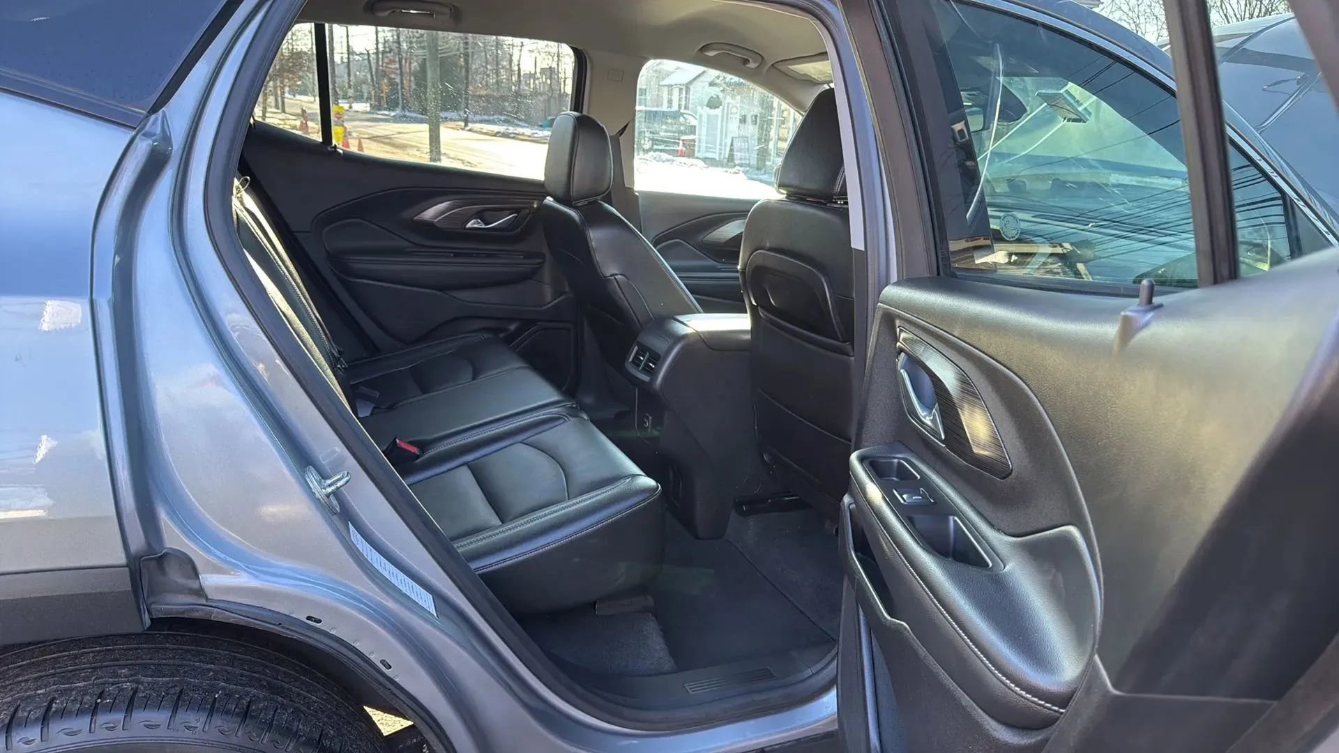 Used 2024 GMC Terrain SLT image 26