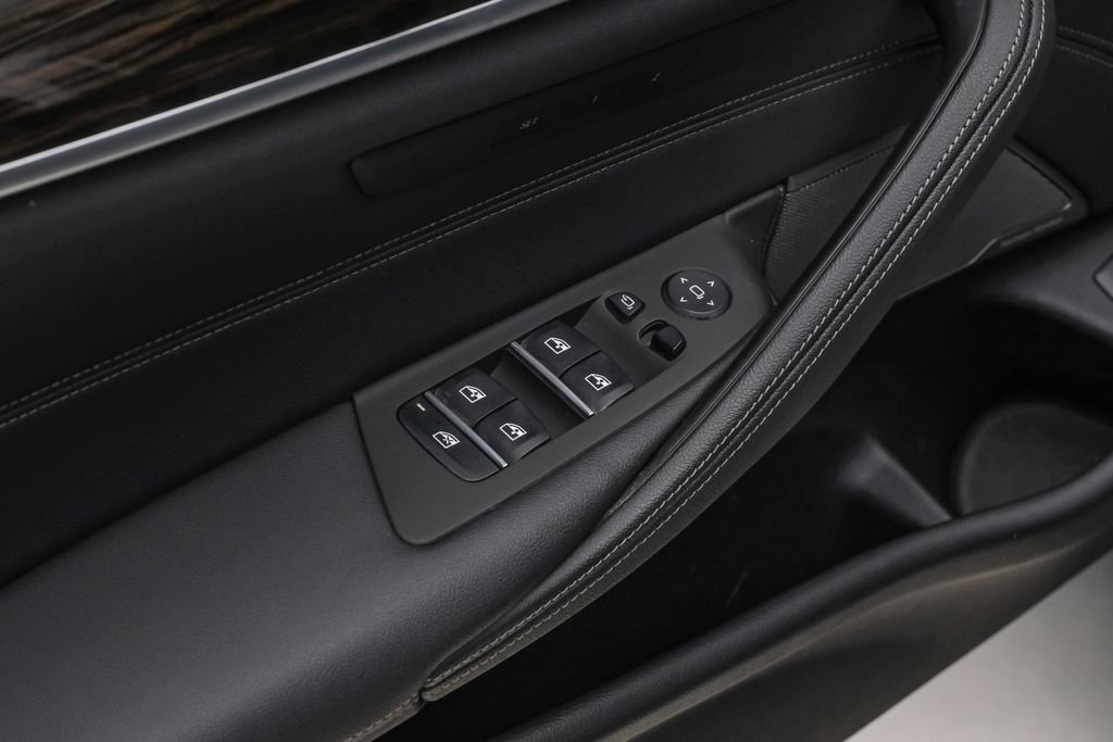 Used 2023 BMW 530i w/ Premium Package RWD image 43