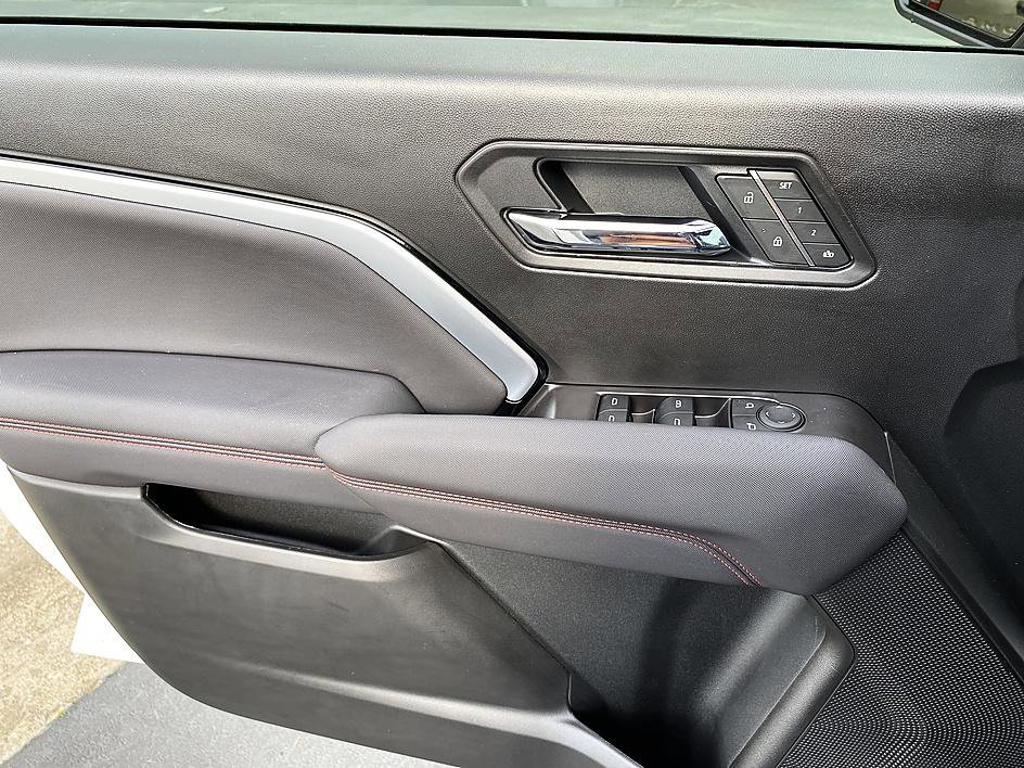 Used 2025 Chevrolet Colorado Z71 w/ Z71 Convenience Package 2 image 9