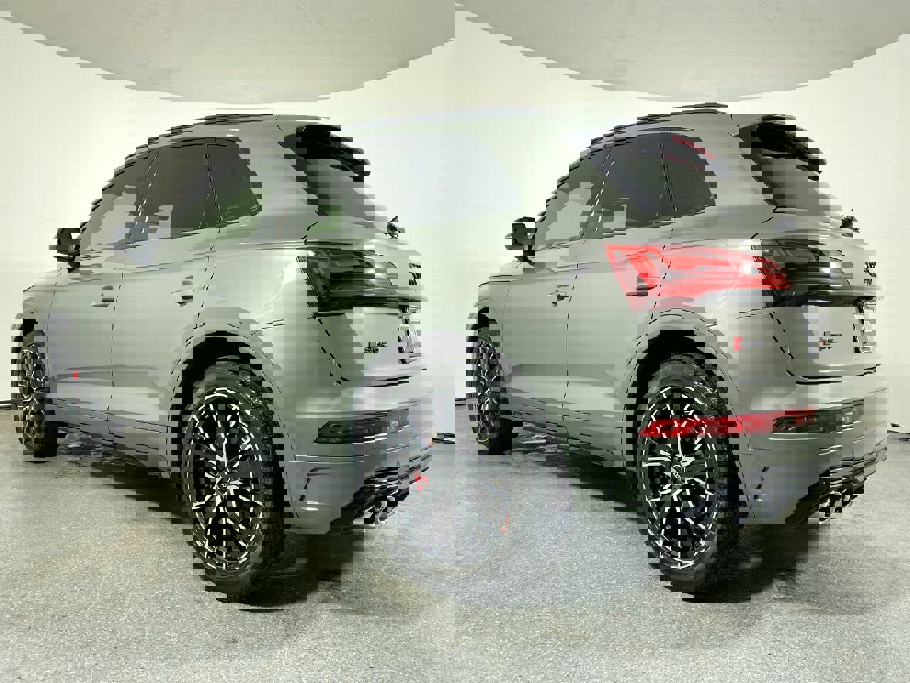 Used 2023 Audi SQ5 Premium Plus w/ Premium Plus Package image 31