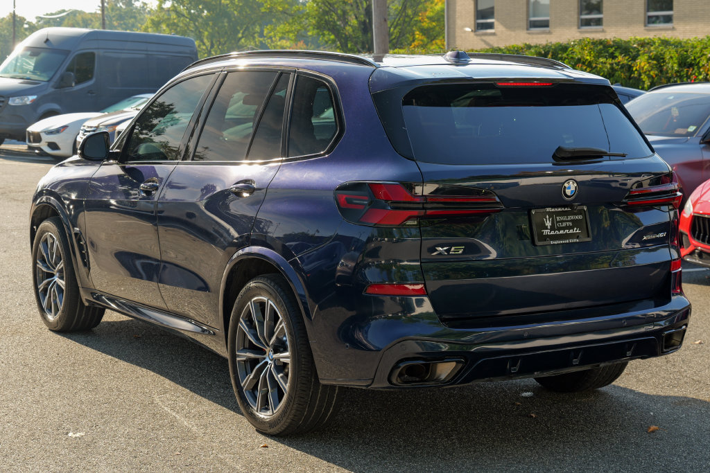 Used 2024 BMW X5 xDrive40i w/ M Sport Package AWD/4WD image 5