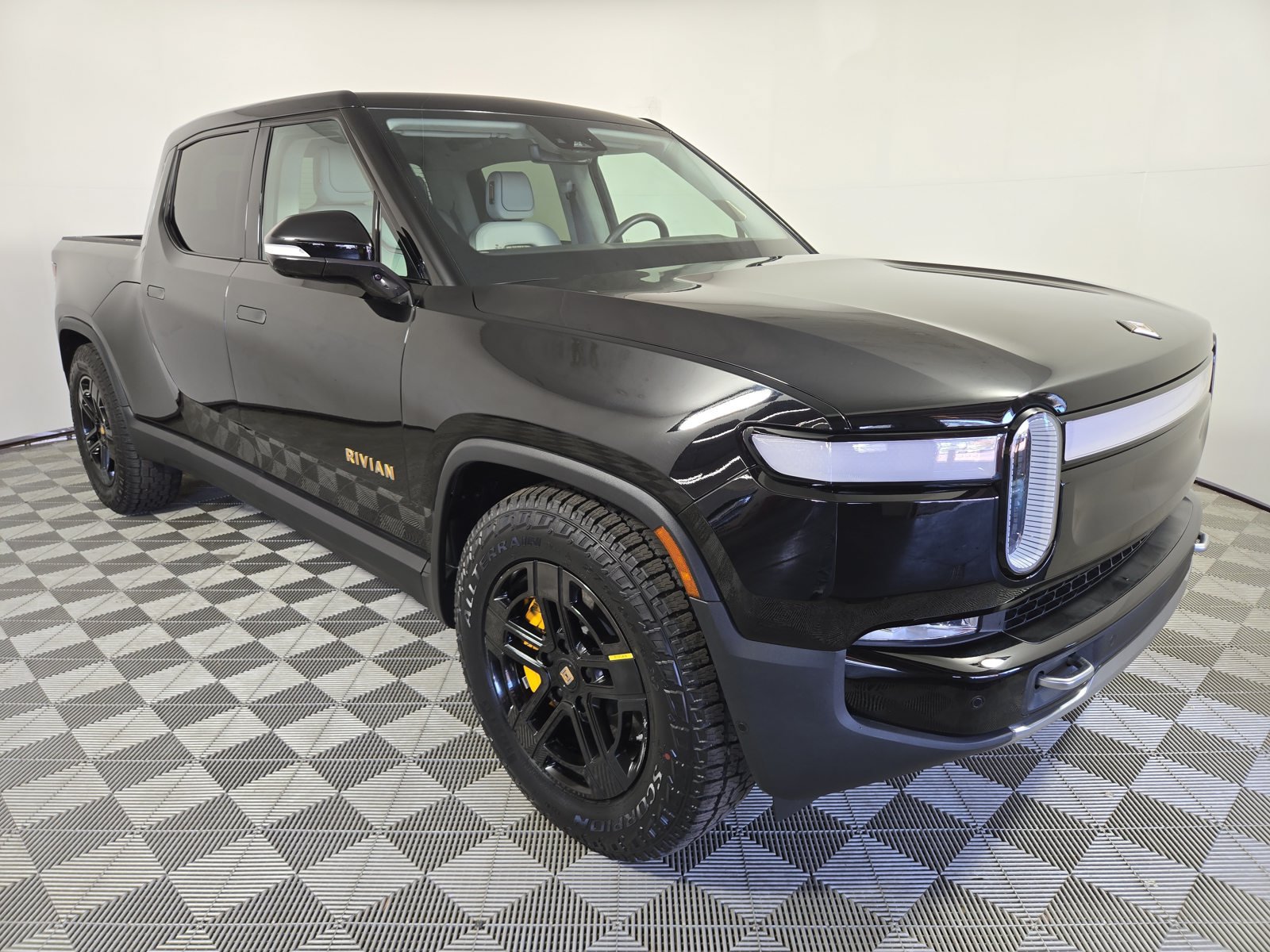 Used 2023 Rivian R1T Adventure Quad AWD/4WD image 7