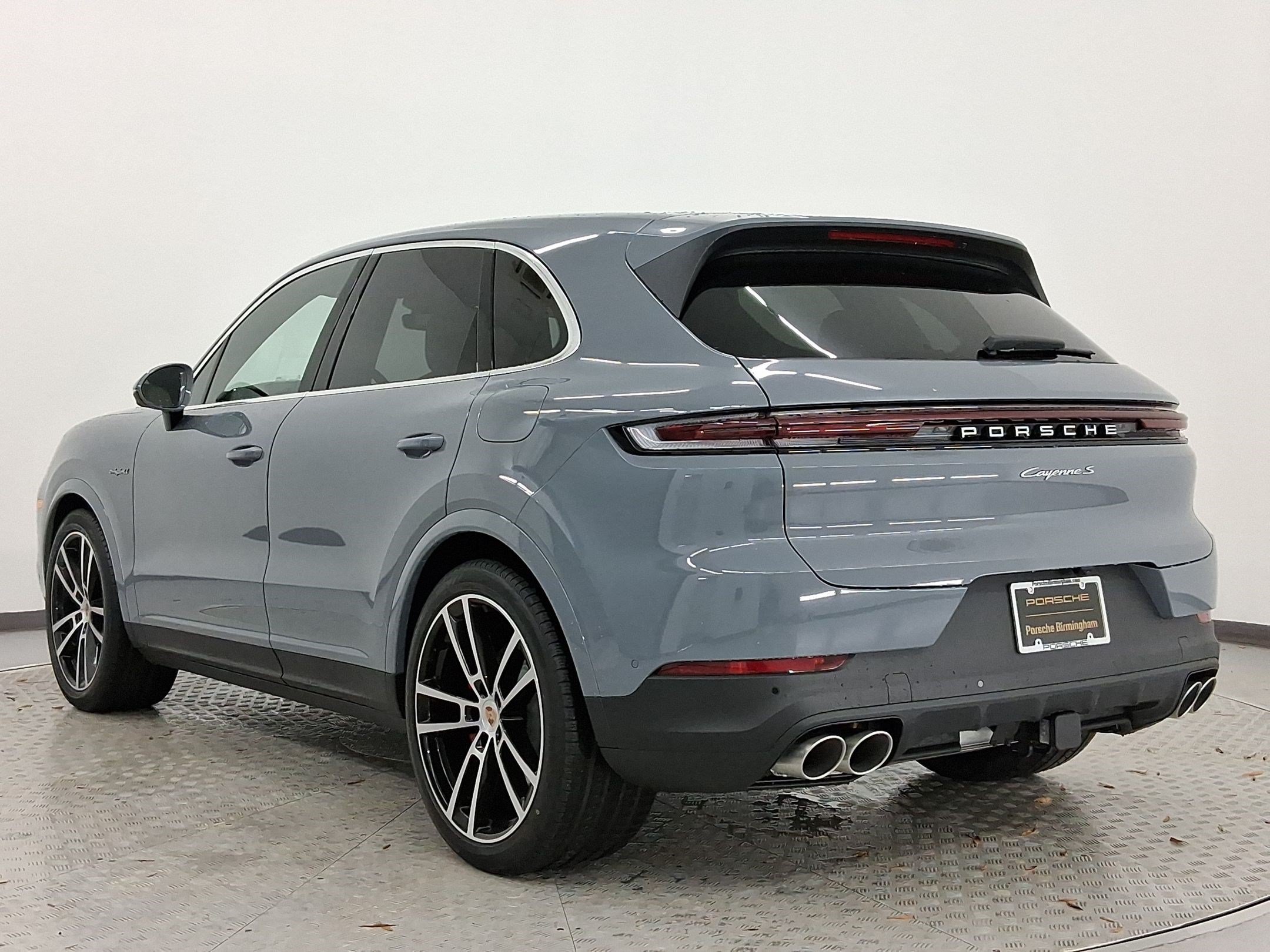 Used 2026 Porsche Cayenne S AWD/4WD image 3