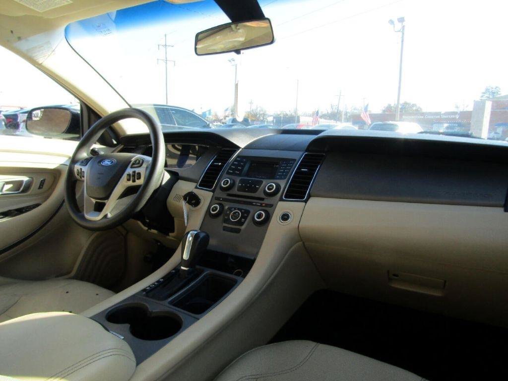 Used 2016 Ford Taurus SE FWD image 24