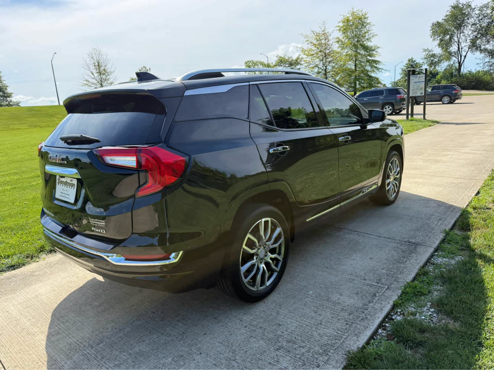 Used 2022 GMC Terrain Denali w/ LPO, Floor Liner Package AWD/4WD image 5