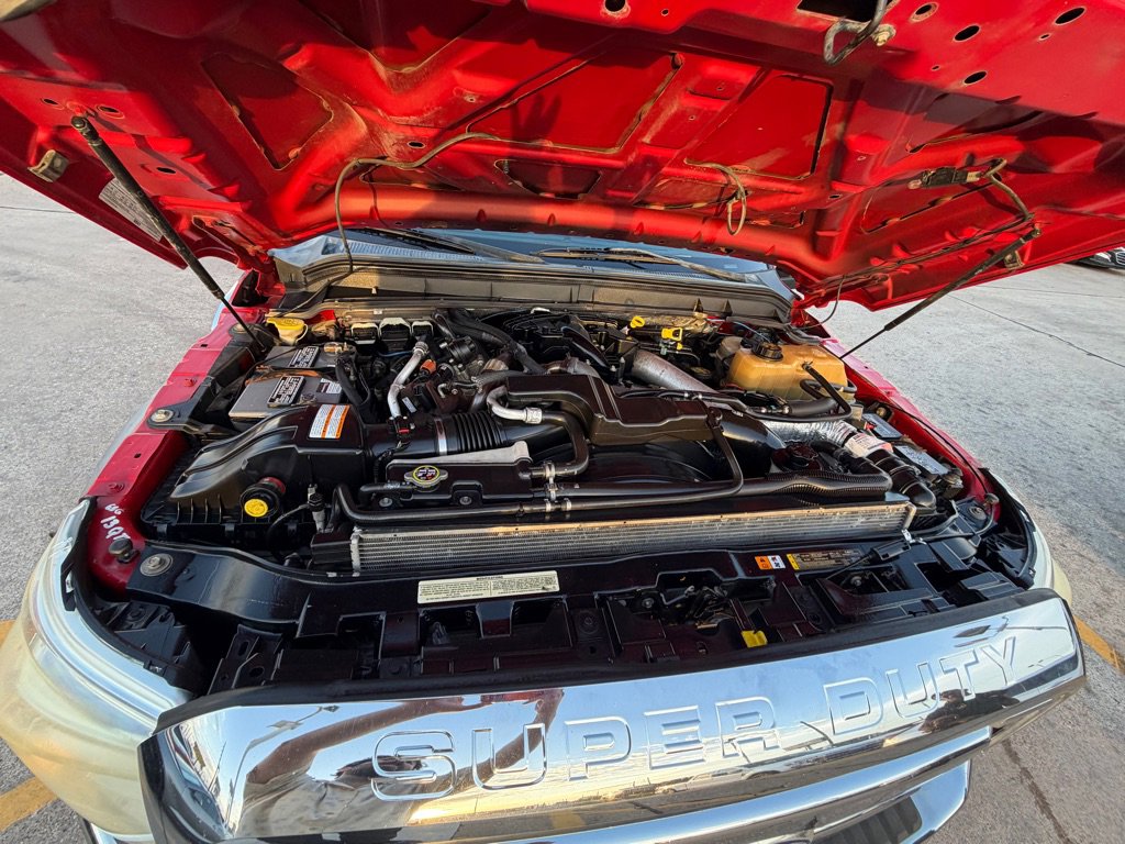 Used 2011 Ford F550 4x4 Crew Cab Super Duty w/ XLT Interior Pkg image 34