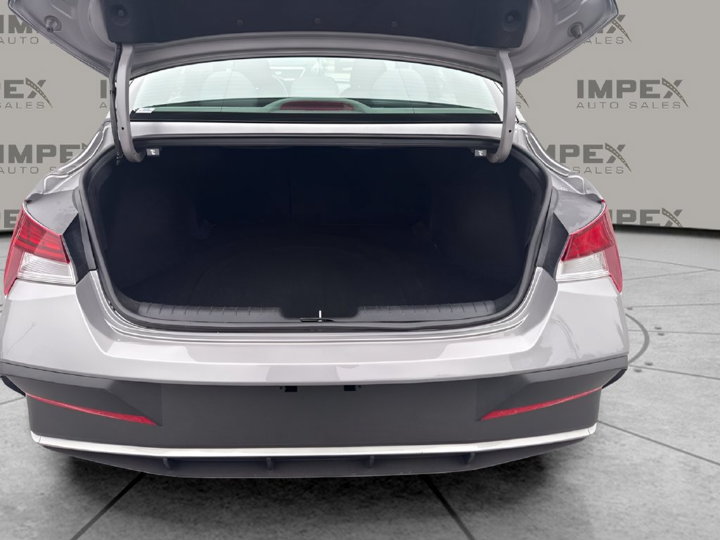 Used 2025 Hyundai Elantra SEL FWD image 28