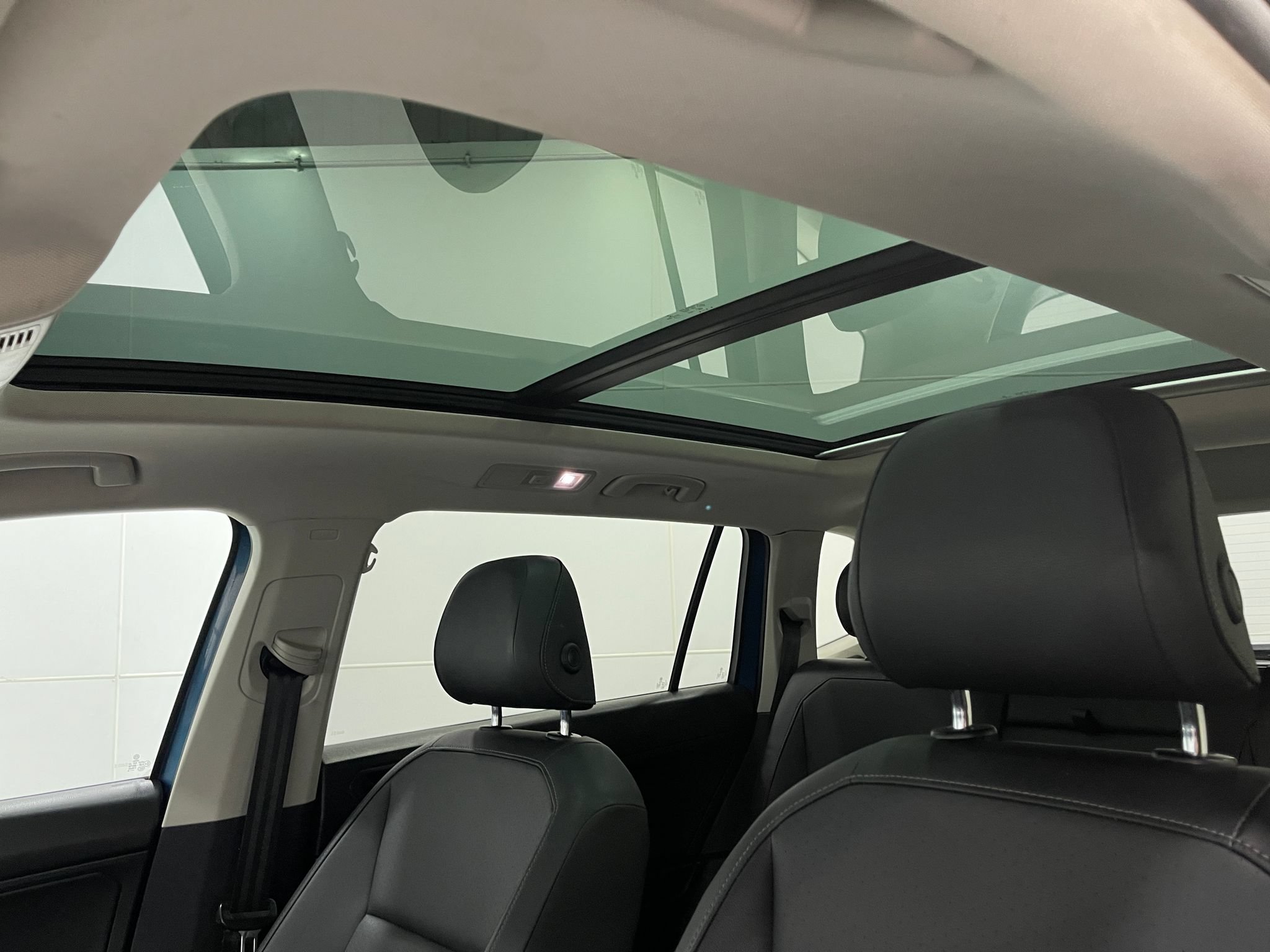 Used 2019 Volkswagen Tiguan SEL AWD/4WD image 11