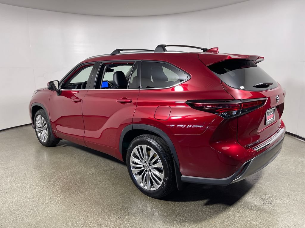 Certified 2026 Toyota Highlander Platinum AWD/4WD image 5