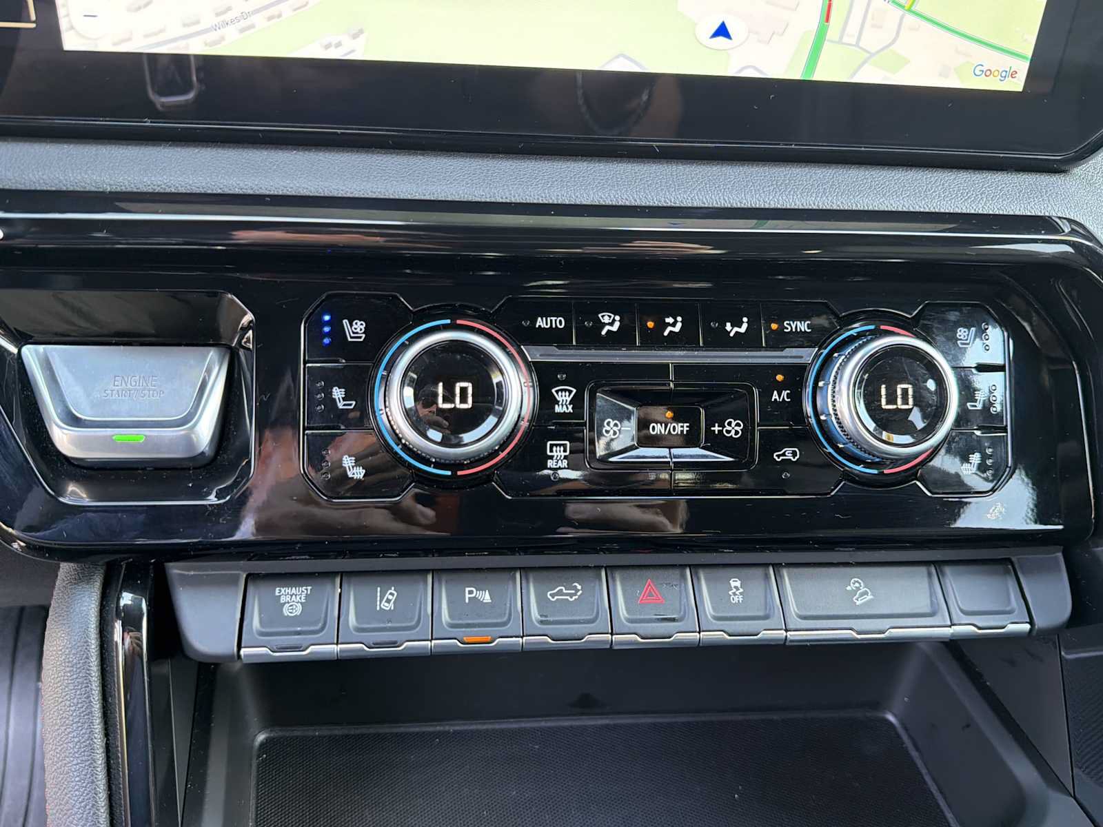 Used 2025 GMC Sierra 2500 AT4 w/ AT4 Premium Plus Package AWD/4WD image 12