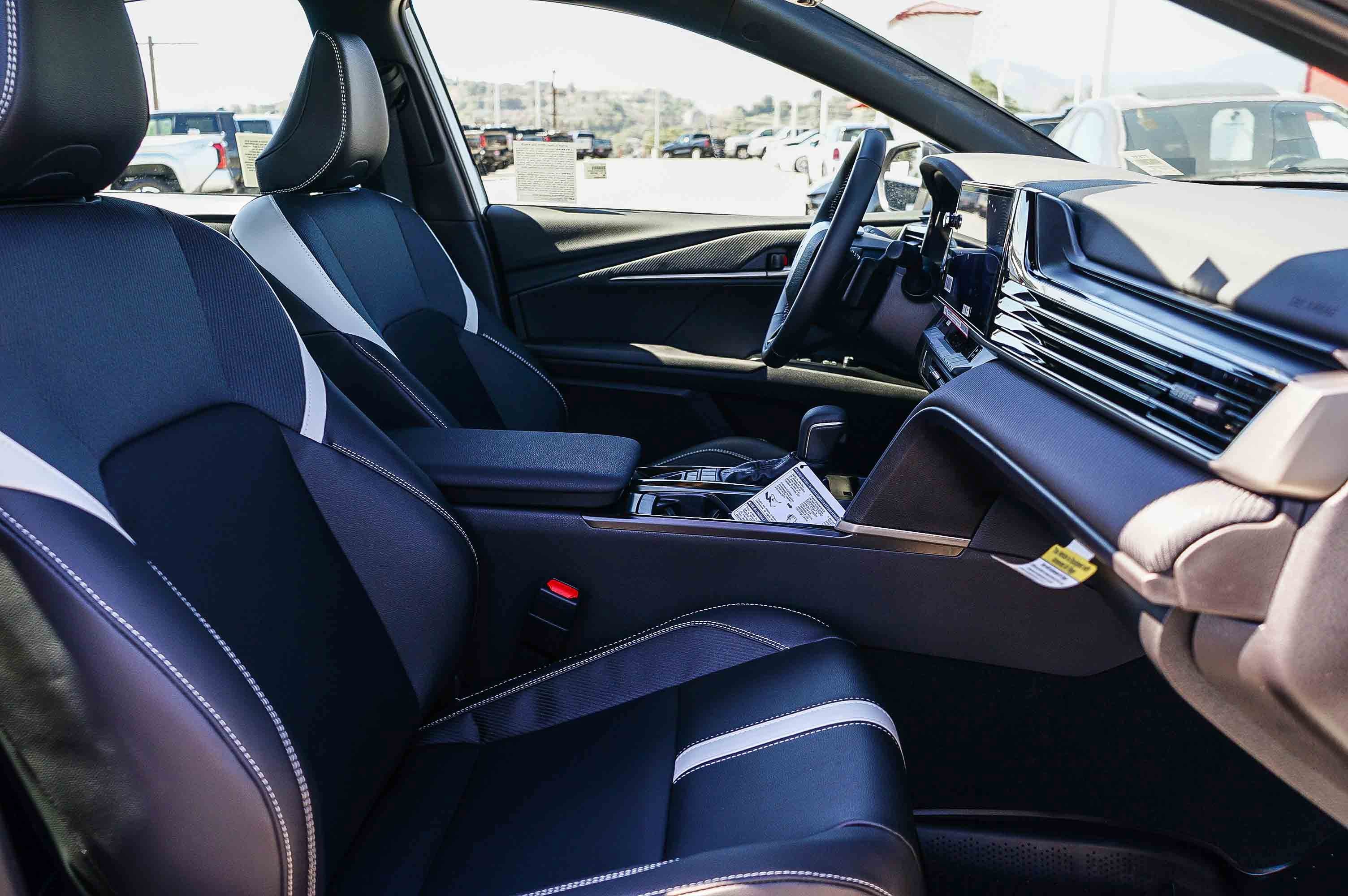 New 2026 Toyota Camry Hybrid FWD image 18