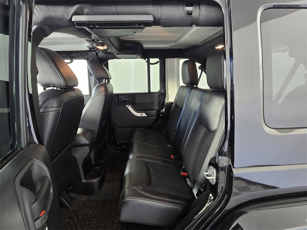 Used 2015 Jeep Wrangler Unlimited Sahara image 8
