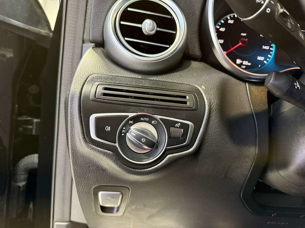 Used 2022 Mercedes-Benz GLC 300 4MATIC w/ AMG Line image 34
