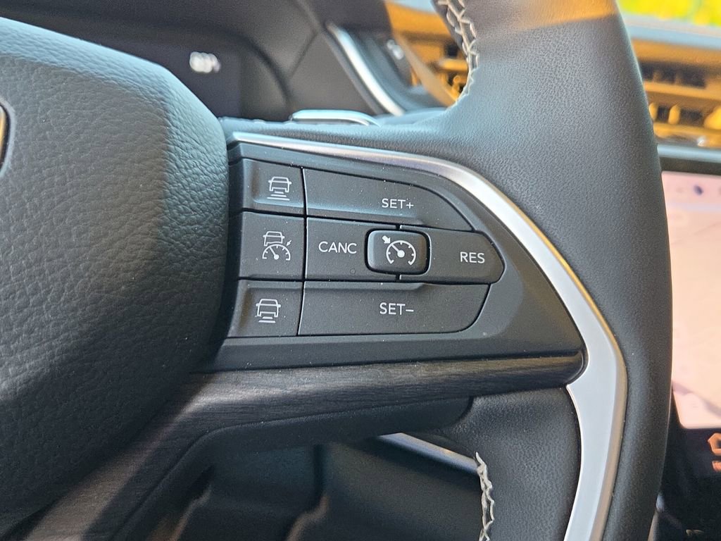 Used 2025 Jeep Grand Cherokee Limited AWD/4WD image 26