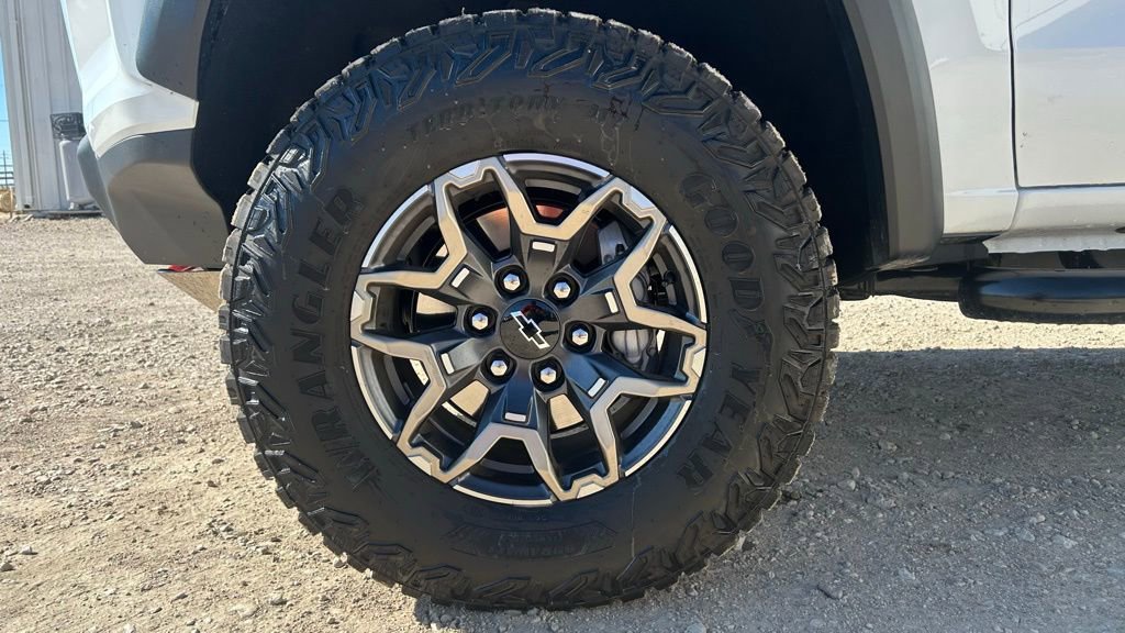 Used 2025 Chevrolet Colorado ZR2 w/ Technology Package image 19