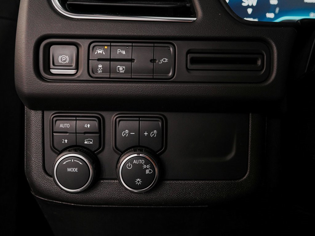 Used 2022 Chevrolet Suburban RST w/ Sport Performance Package image 21