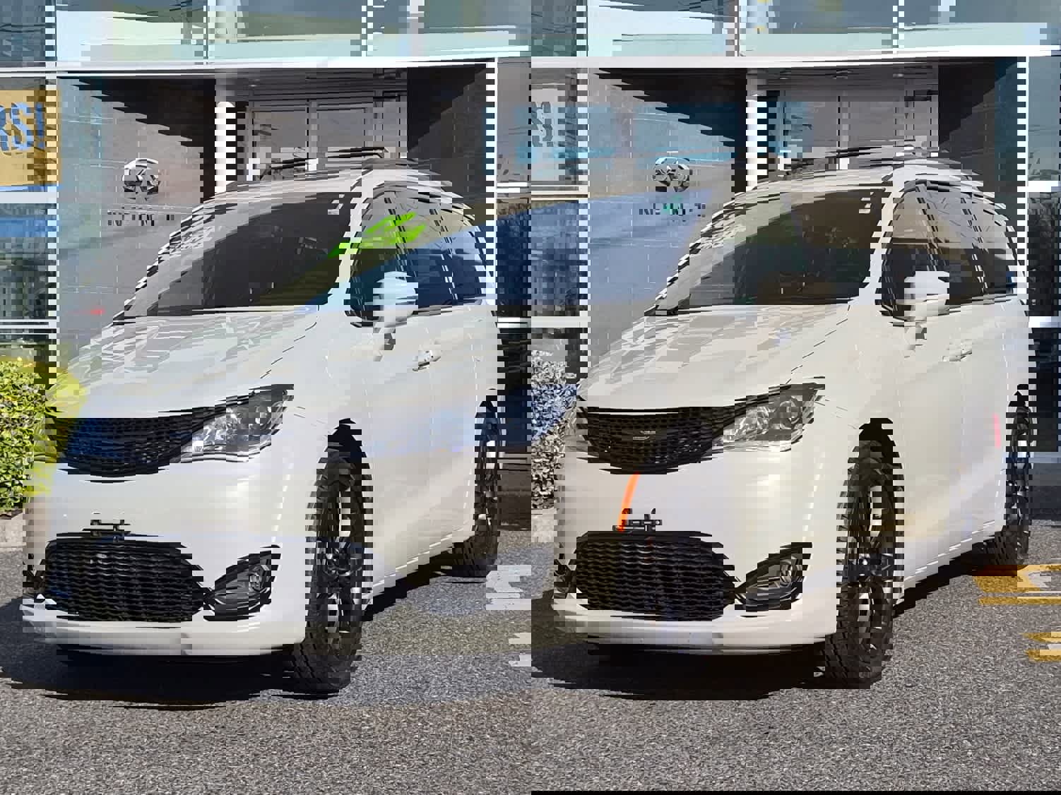 Used 2019 Chrysler Pacifica Limited w/ S Appearance Package image 1