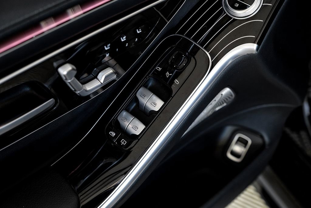 Used 2022 Mercedes-Benz S 580 4MATIC Sedan w/ AMG Line Package image 40