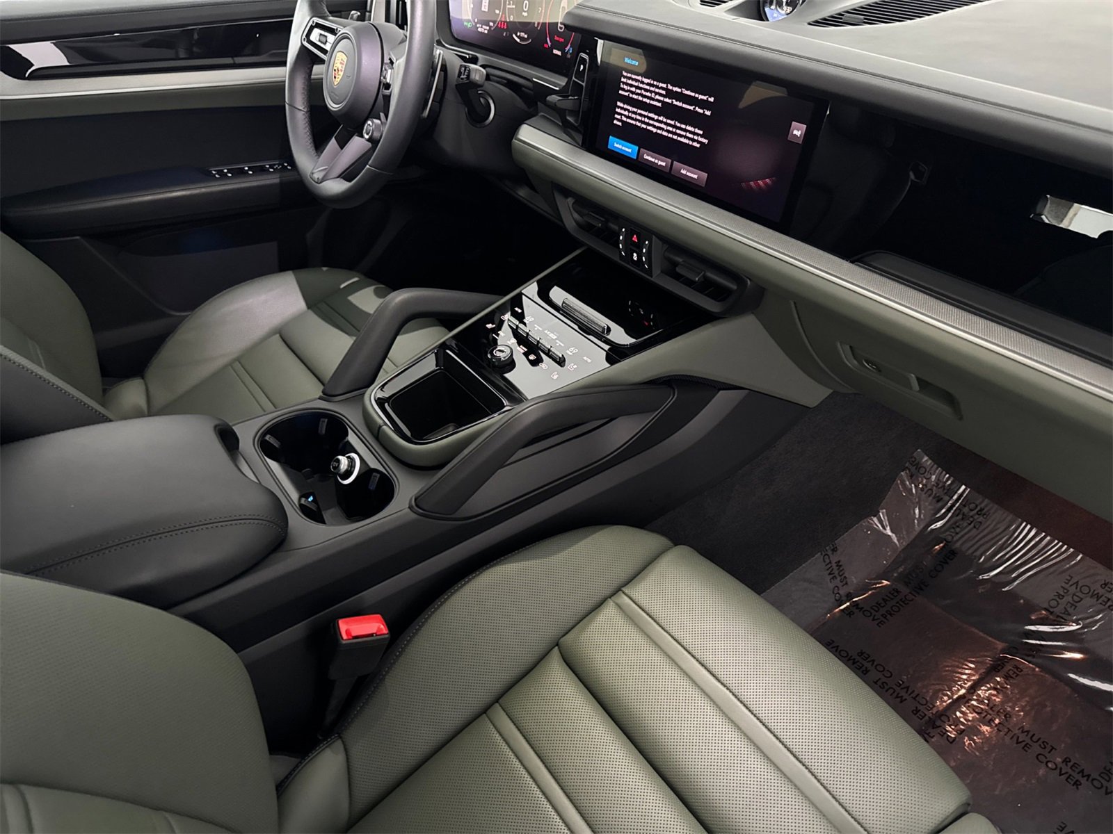 Used 2025 Porsche Cayenne Coupe image 18