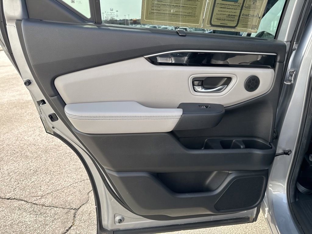 Used 2025 Honda Pilot EX-L image 30