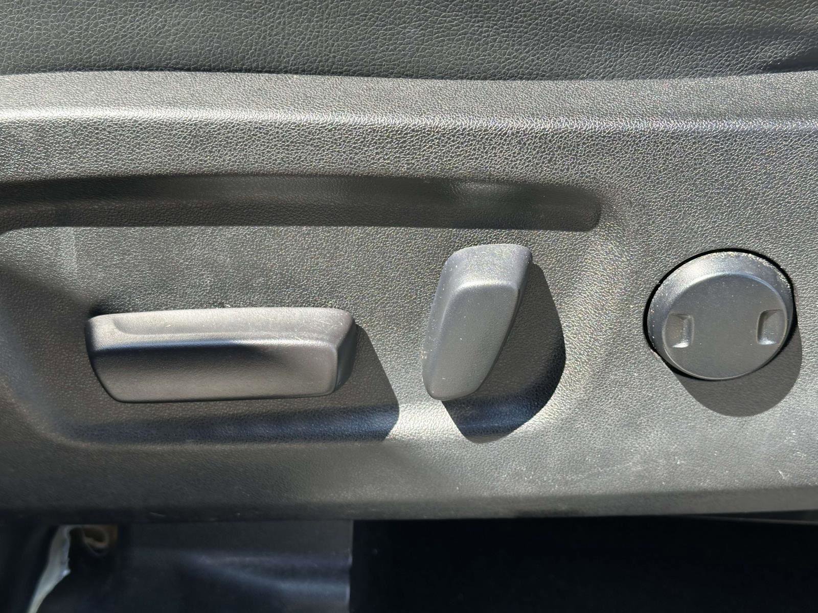 Used 2019 Toyota Highlander XLE AWD/4WD image 22