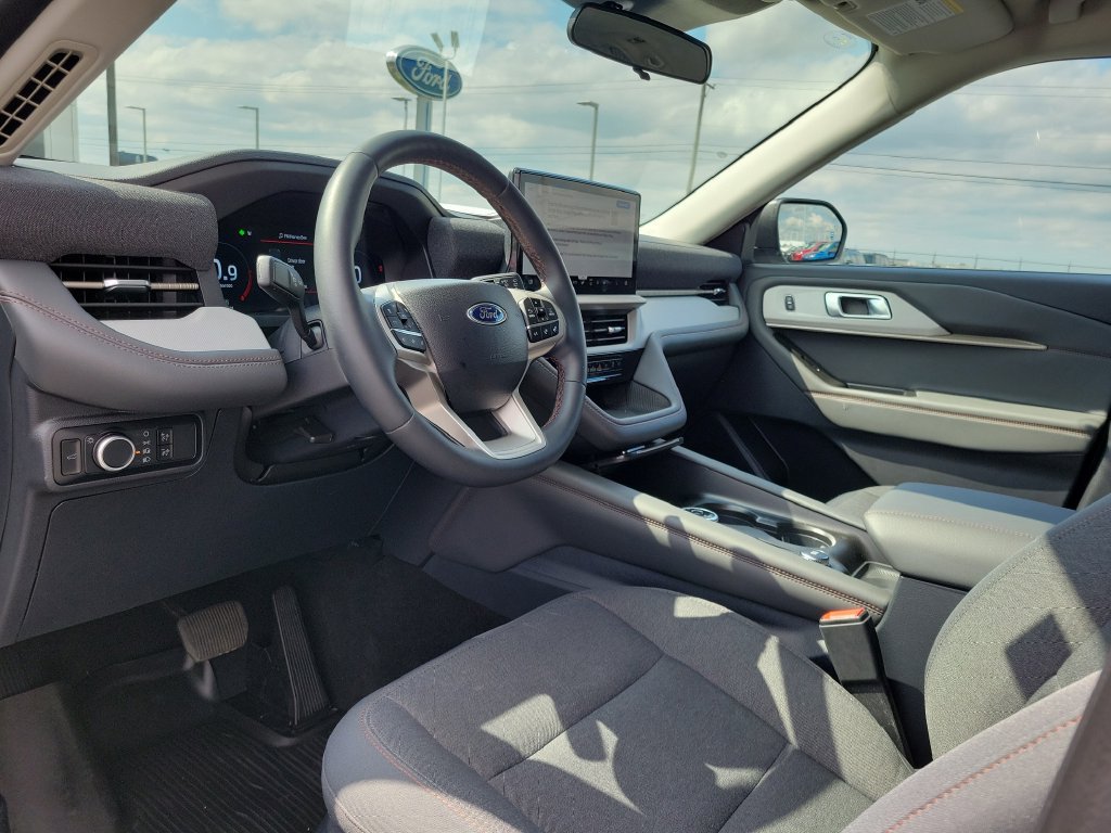 Certified 2025 Ford Explorer Active RWD image 22
