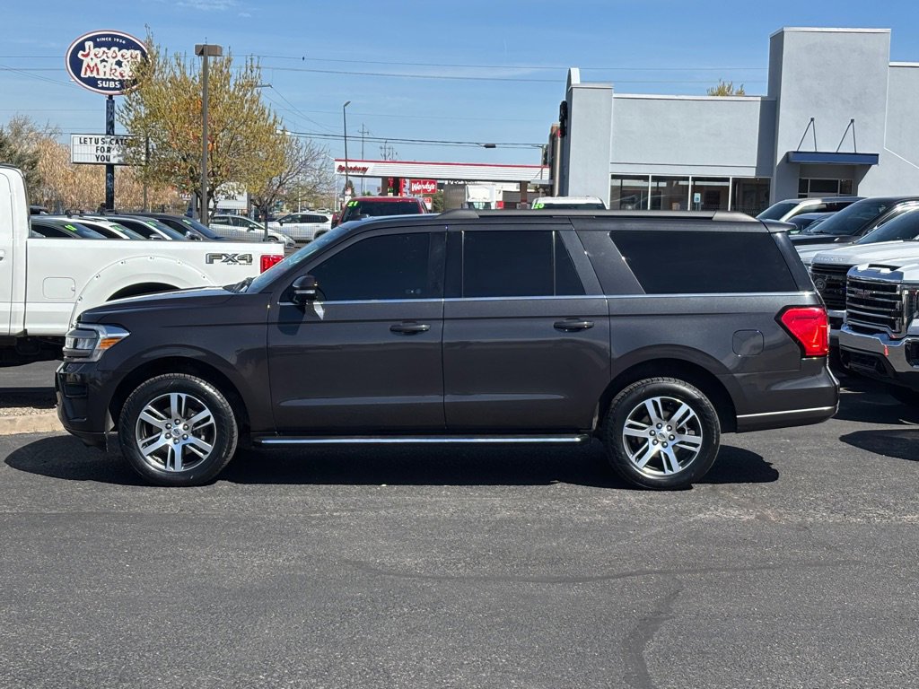 Used 2023 Ford Expedition Max XLT image 2
