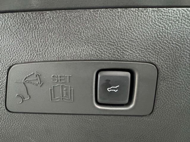 Used 2025 Lincoln Corsair Premiere image 9