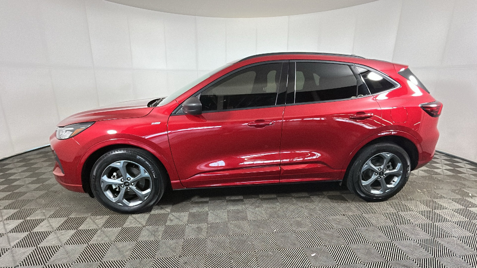Used 2024 Ford Escape ST-Line w/ Tech Pack #1 FWD image 7