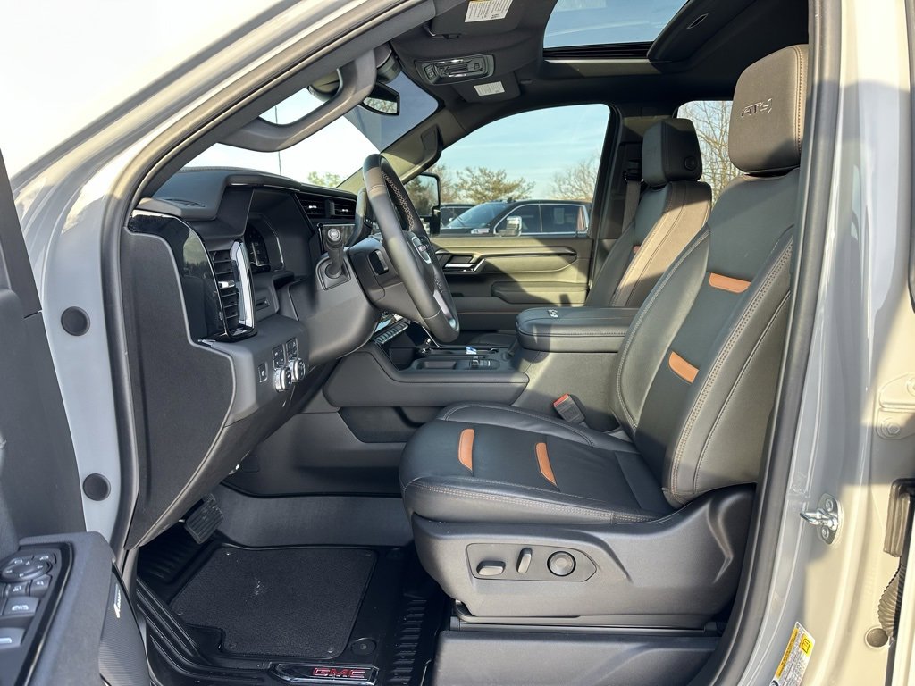 Used 2025 GMC Sierra 3500 AT4 image 2