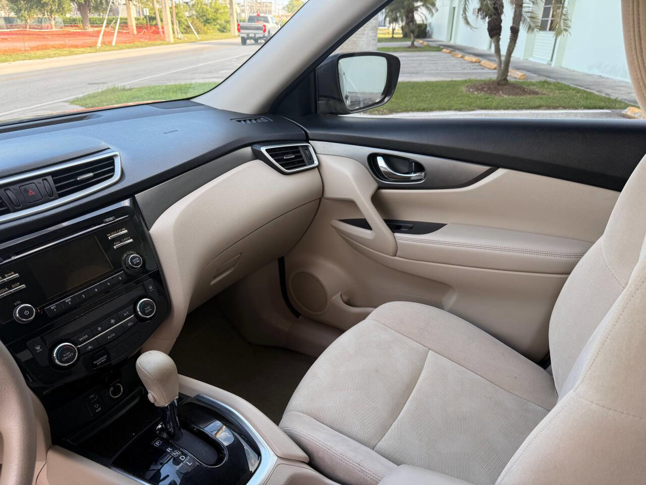 Used 2015 Nissan Rogue SV FWD image 30