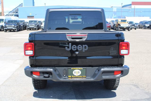 Used 2022 Jeep Gladiator Overland AWD/4WD image 5