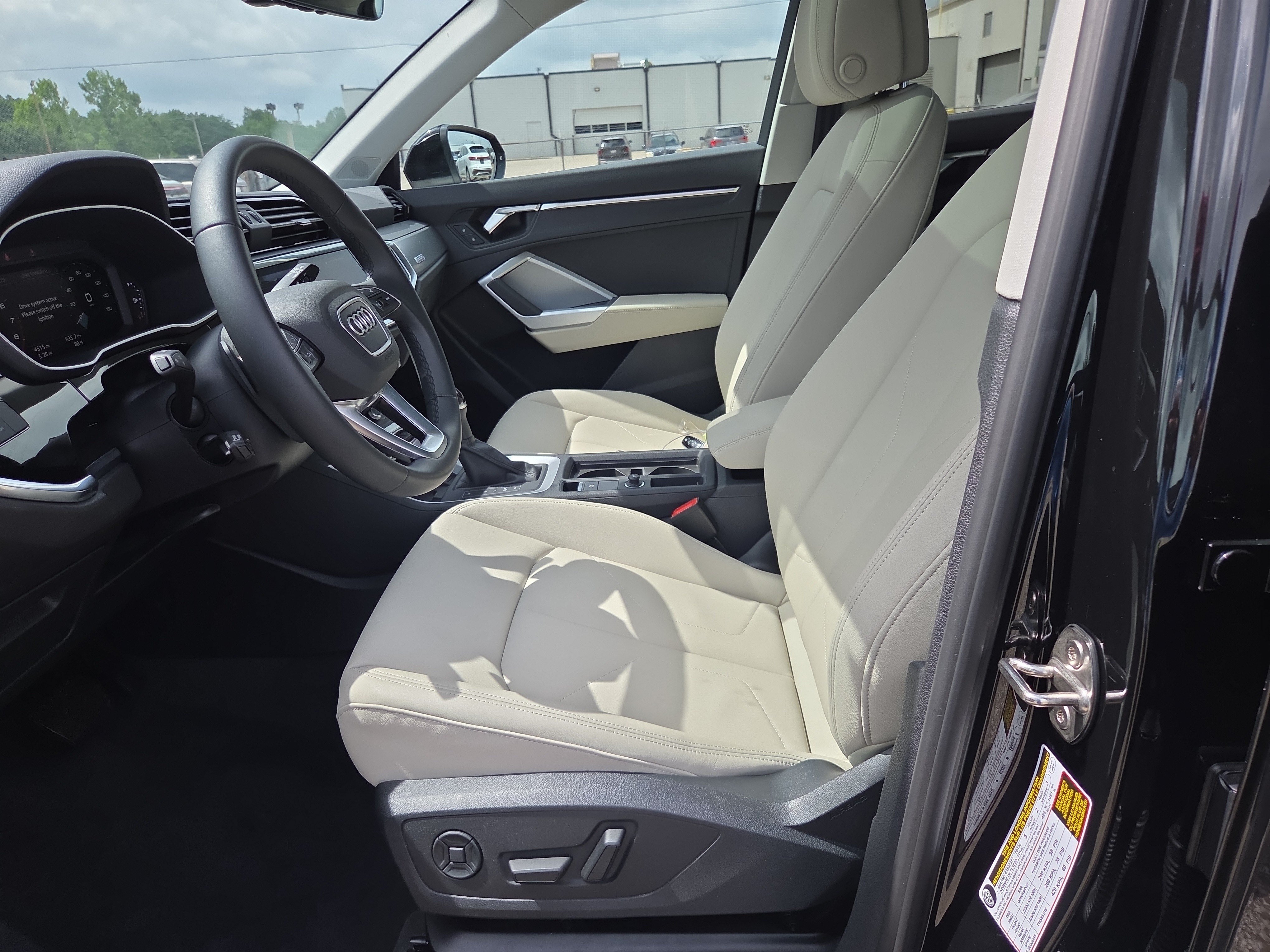 Used 2025 Audi Q3 2.0T Premium w/ Convenience Package AWD/4WD image 5