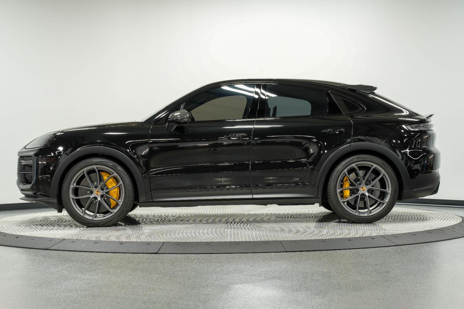 Used 2024 Porsche Cayenne Turbo GT AWD/4WD image 13