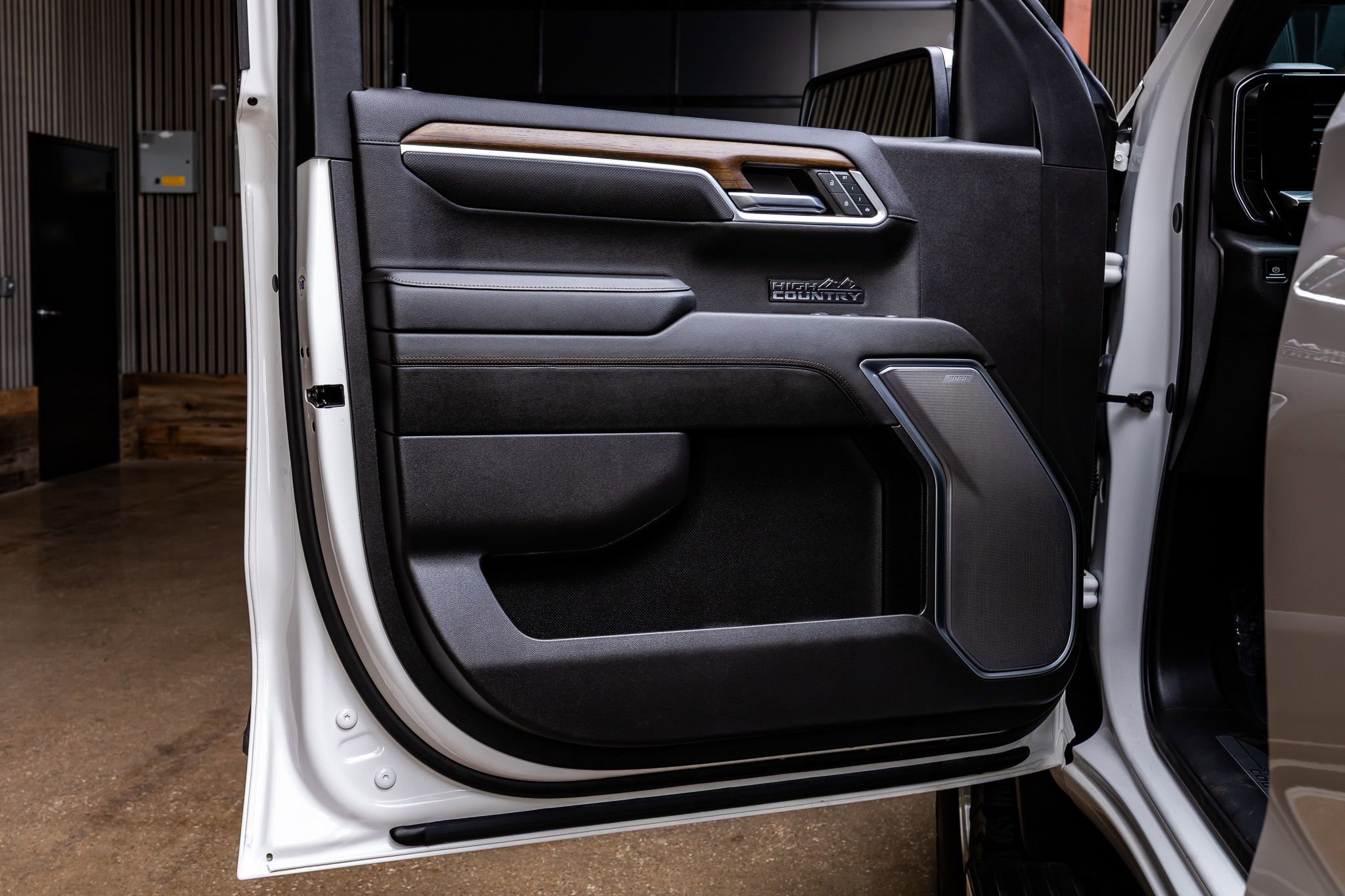 Used 2024 Chevrolet Silverado 1500 High Country image 35