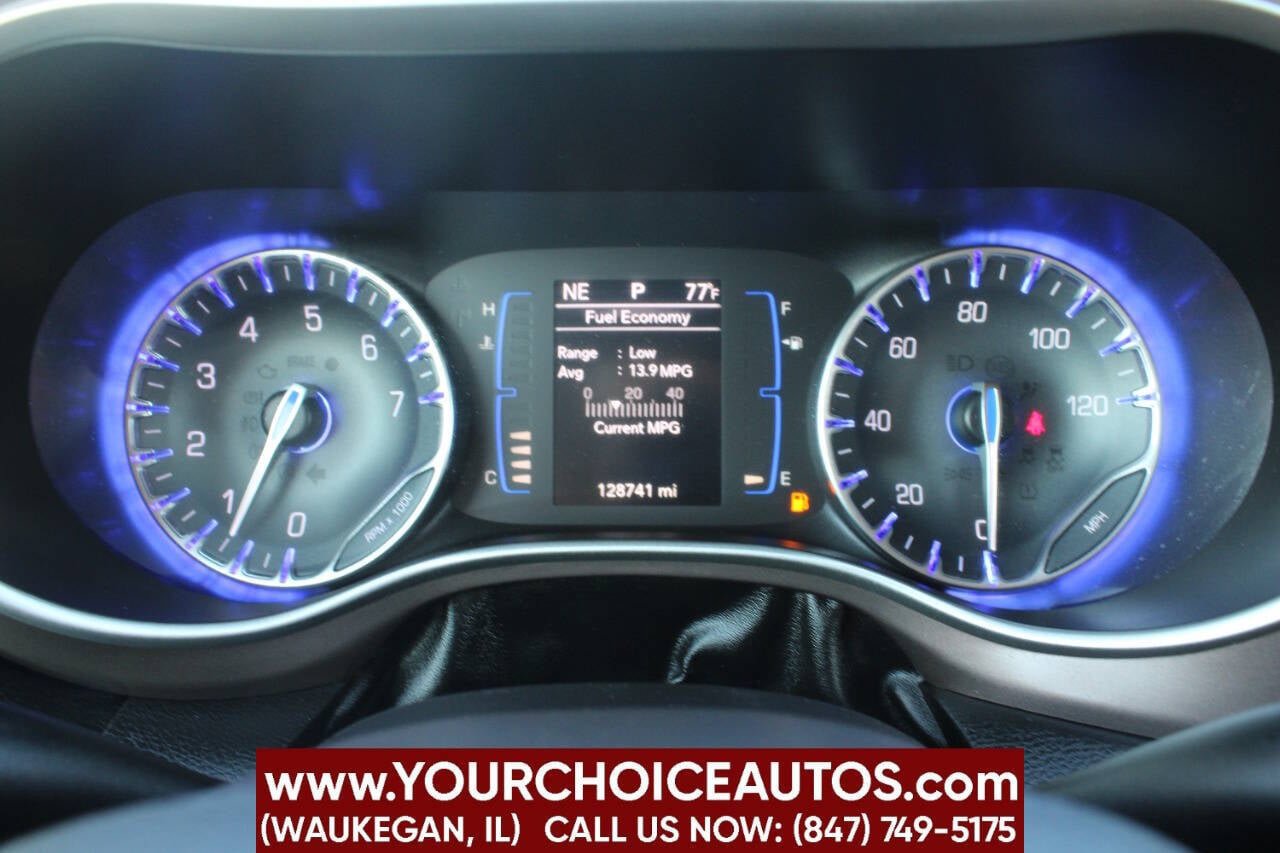 Used 2018 Chrysler Pacifica Touring-L image 24