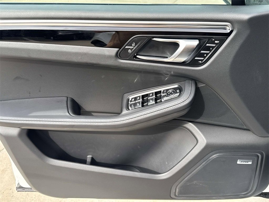 Used 2025 Porsche Macan Turbo image 15