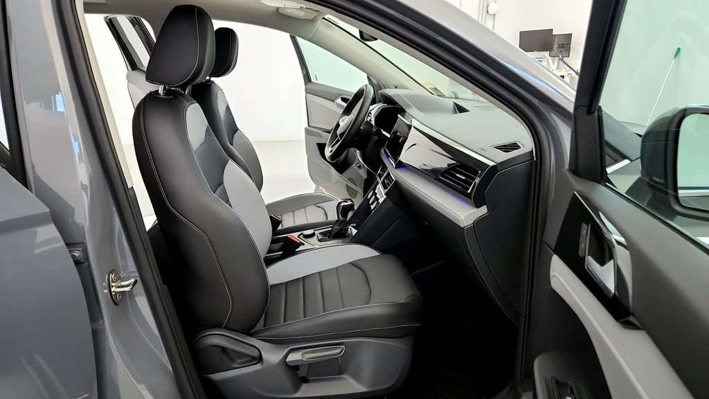 Used 2022 Volkswagen Taos SEL w/ Panoramic Sunroof Package AWD/4WD image 17