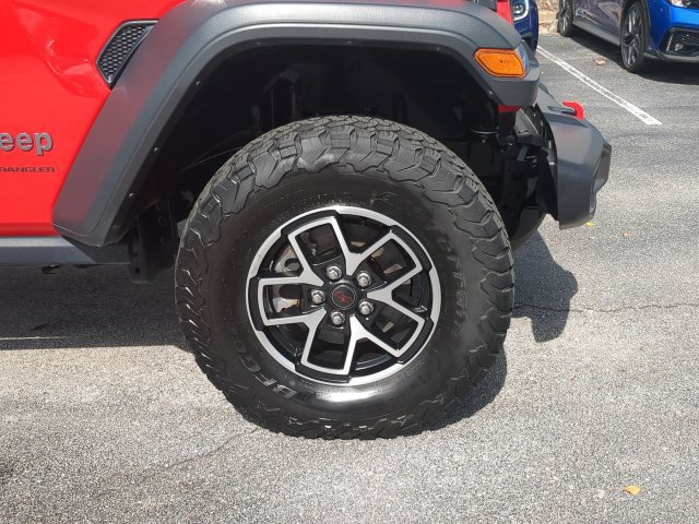 Used 2025 Jeep Wrangler Unlimited Rubicon w/ Convenience Group AWD/4WD image 11