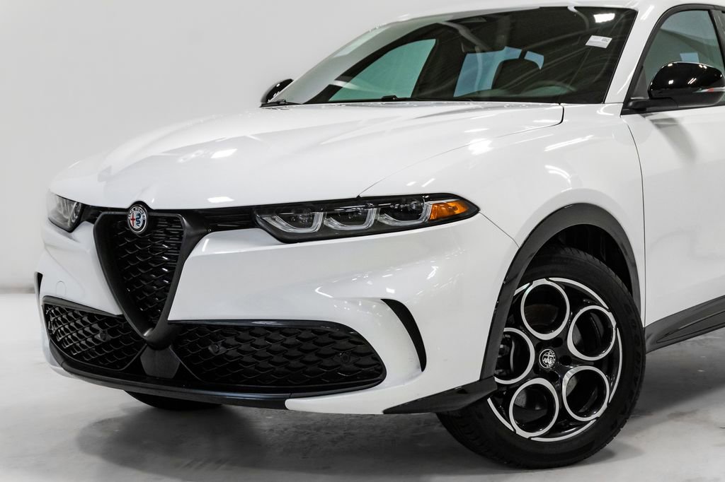 Used 2025 Alfa Romeo Tonale AWD/4WD image 2